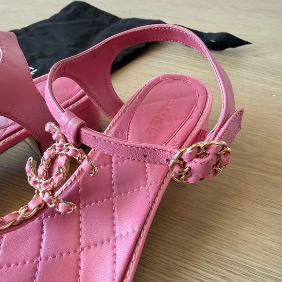 CHANEL Pink Quilted Leather T-Strap Logo Sandals - Picture 6 of 6